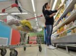 Новые санкции и ослабление рубля не ускорили рост цен в России